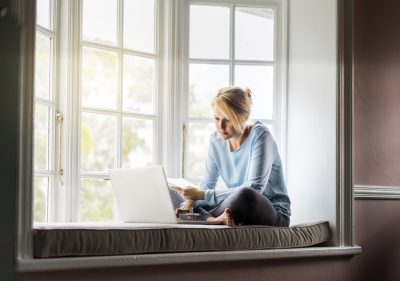 woman-browsing-laptop